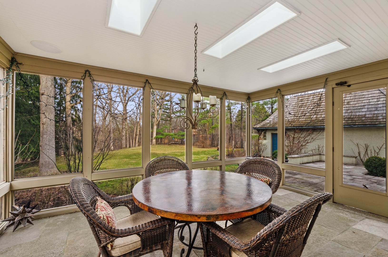 1360 Ridge Road Highland Park, IL 60035 - Photo 13 of 34