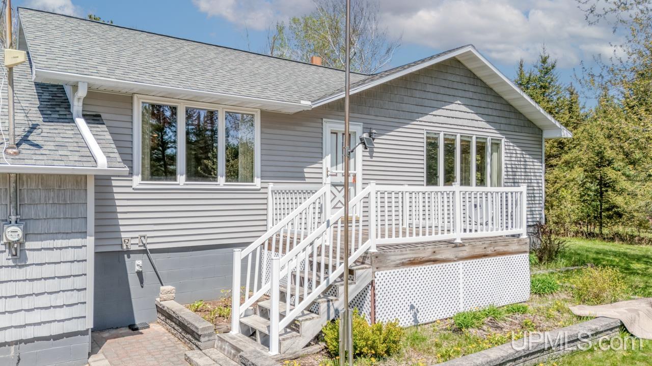 5940 27.5 Road Gladstone, MI 49837 - Photo 4 of 37 Gallery Image 4