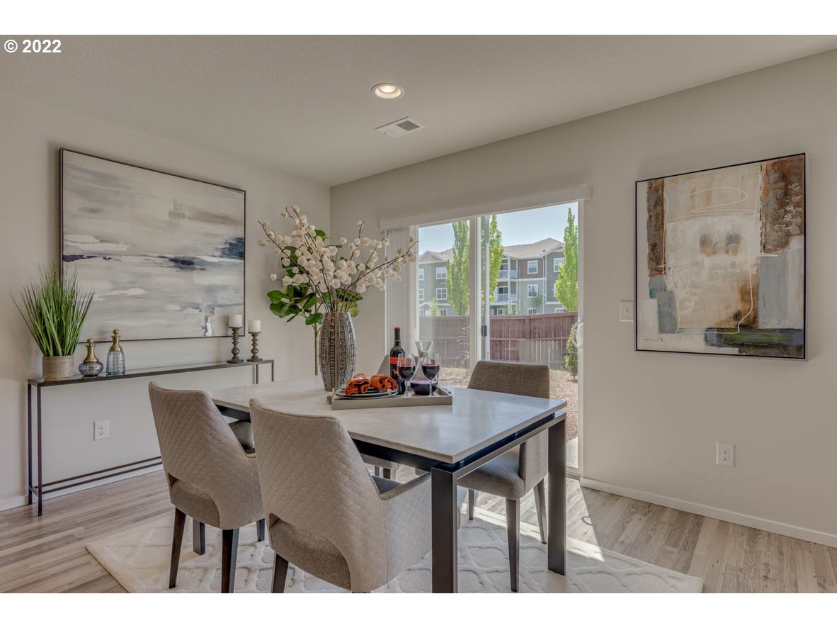 2866 Pierce Parkway Springfield, OR 97477 - Photo 5 of 14 a dining room with furniture and window