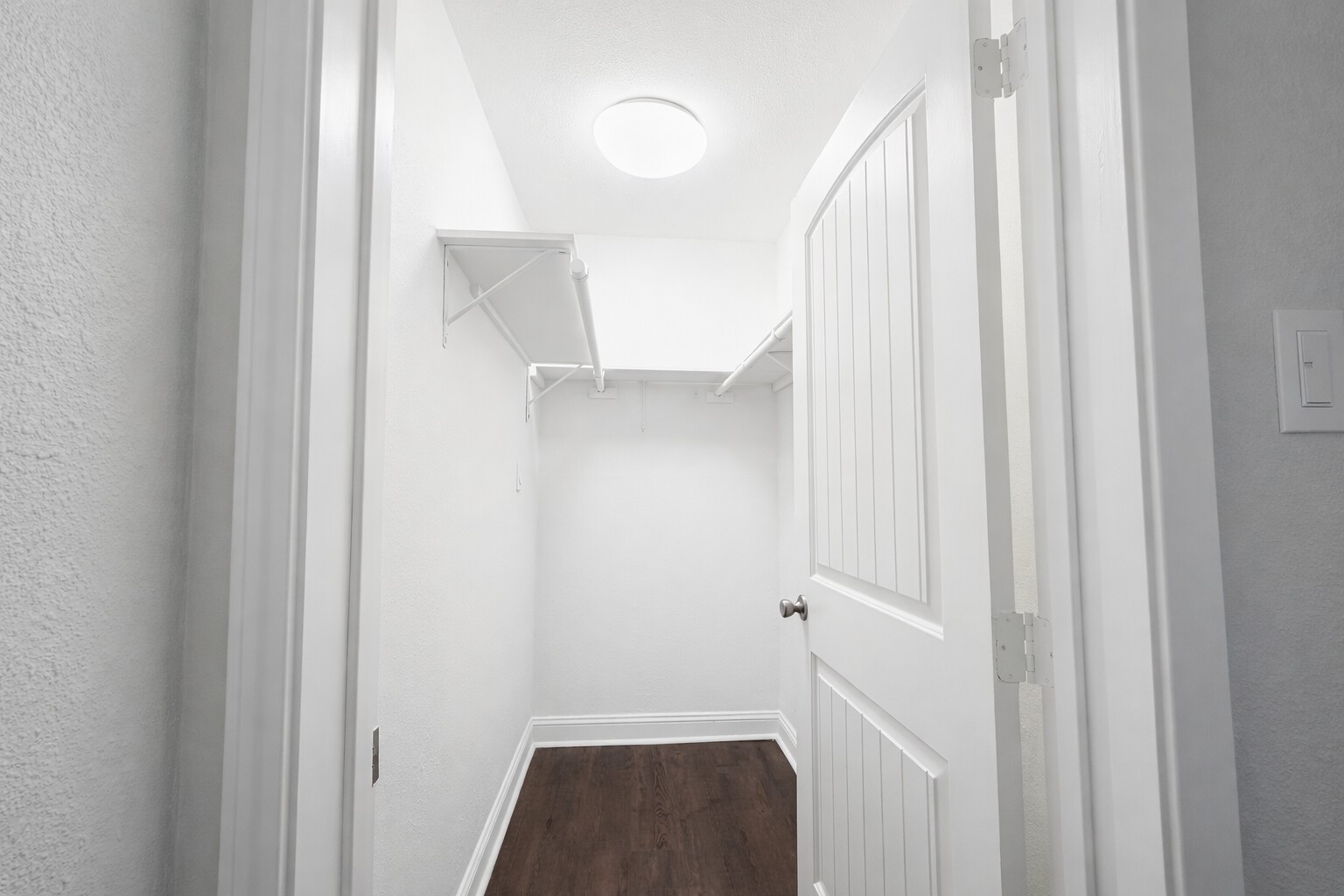 8226 Harding Street Houston, TX 77012 - Photo 12 of 13 a view of front door