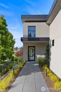 $11,700,000 | 9810 Southeast Shoreland Drive, Bellevue, WA 98004