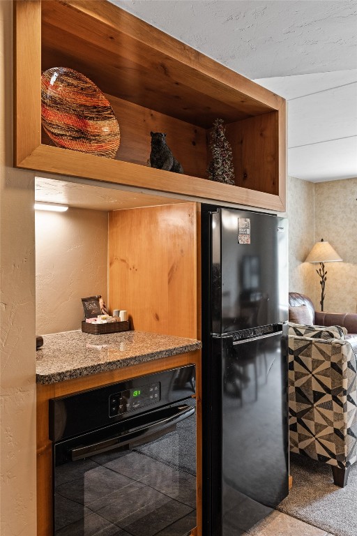 640 Village Road, Unit 4220 Breckenridge, CO 80424 - Photo 7 of 34 Kitchen with black appliances