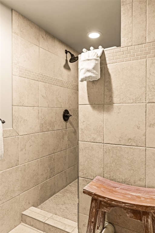 640 Village Road, Unit 4220 Breckenridge, CO 80424 - Photo 10 of 34 Large, updated shower