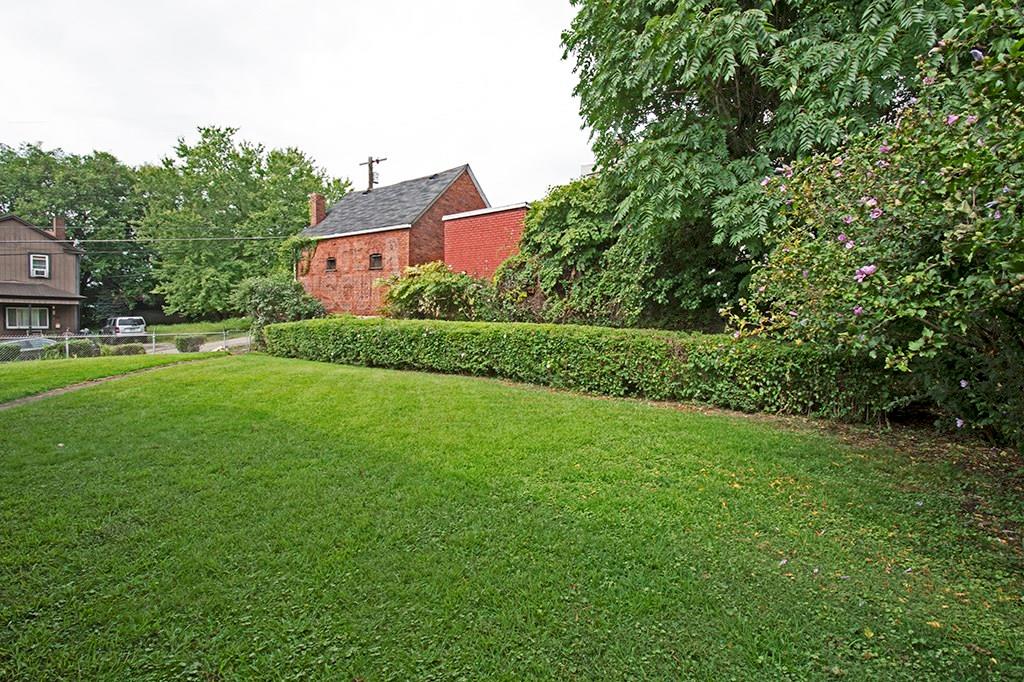 409 Lawn Street Pittsburgh, PA 15213 - Photo 3 of 10 Gallery Image 3