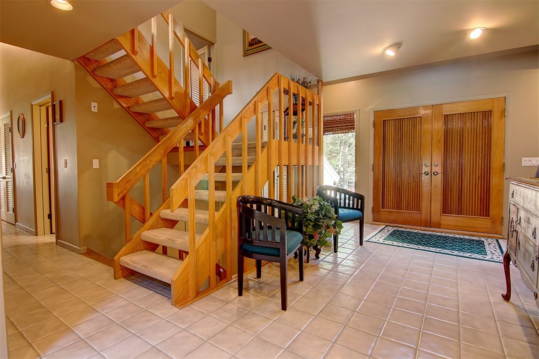 112 Jenckes Hill Road Lincoln, RI 02865 - Photo 6 of 40 Gallery Image 6