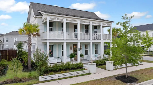 $749,900 | 197 Winding Branch Drive, Summerville, SC 29486