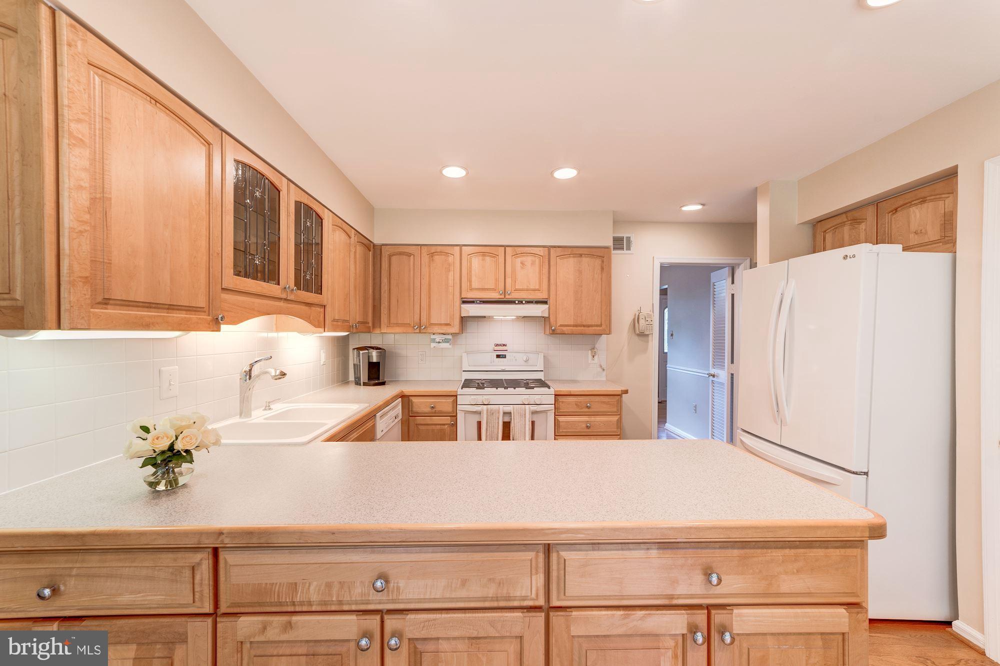 9116 Rockefeller Lane Springfield, VA 22153 - Photo 16 of 56 Under cabinet lighting also installed