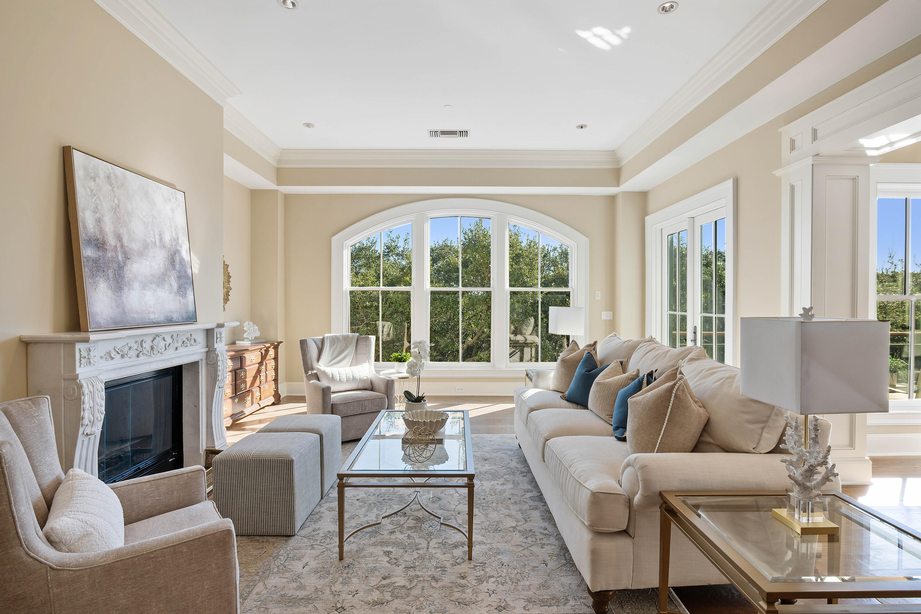 1 Vendue Range, Unit L Charleston, SC 29401 - Photo 11 of 41 Living Room