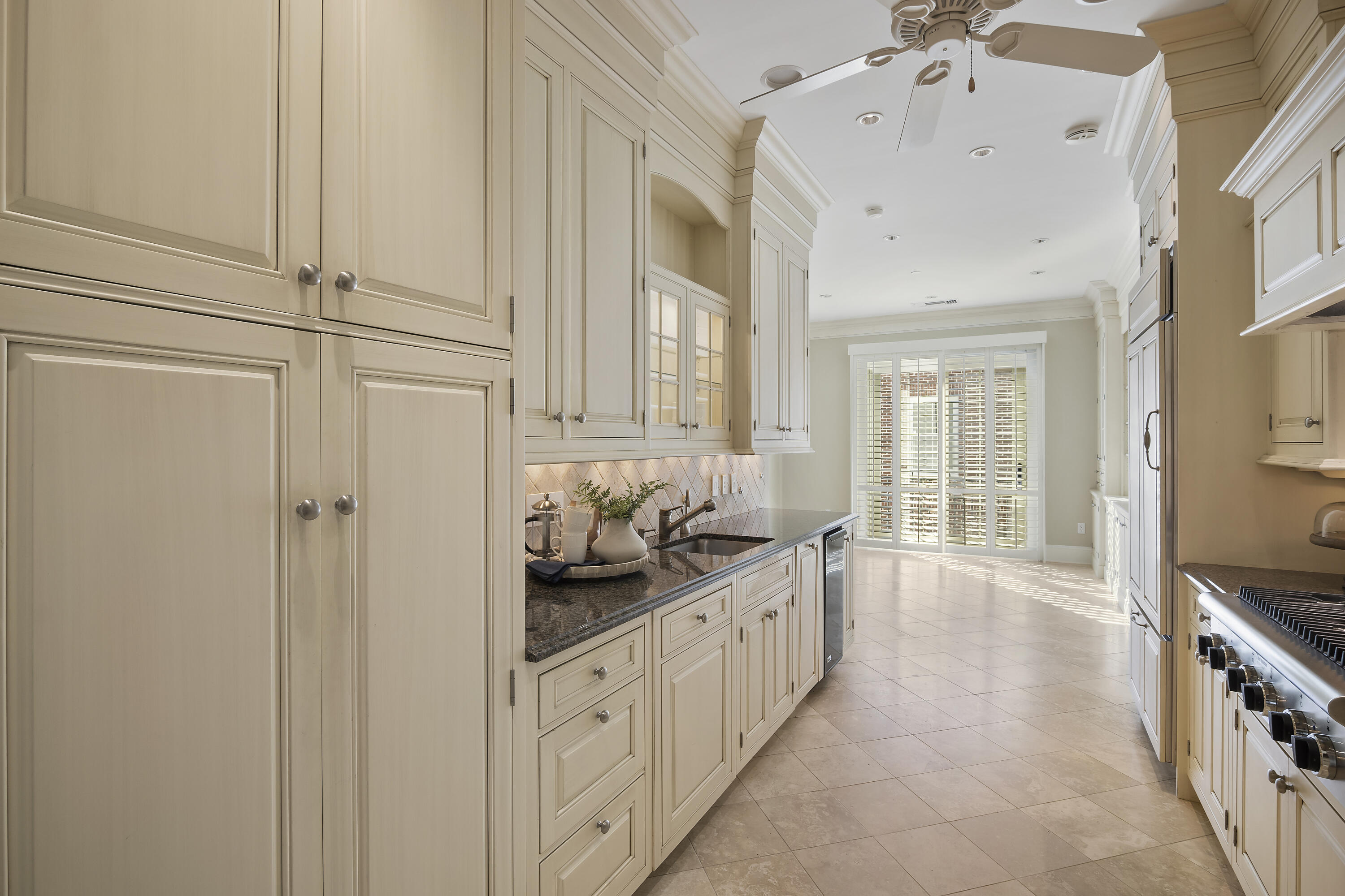 1 Vendue Range, Unit L Charleston, SC 29401 - Photo 20 of 41 Kitchen