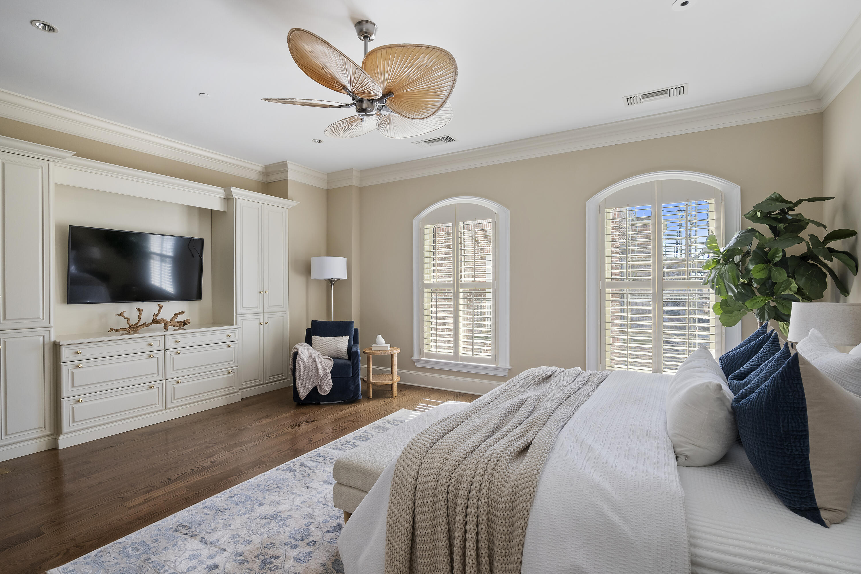 1 Vendue Range, Unit L Charleston, SC 29401 - Photo 25 of 41 Primary Bedroom