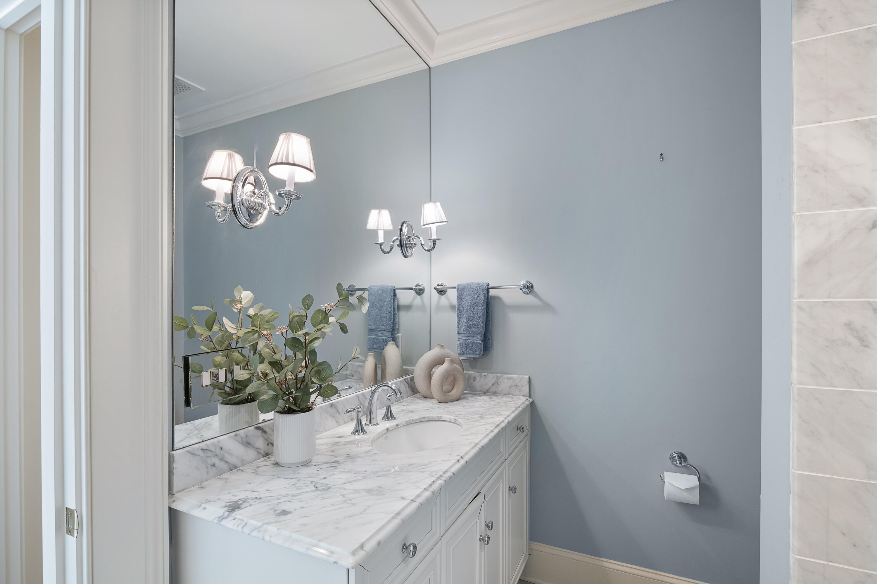 1 Vendue Range, Unit L Charleston, SC 29401 - Photo 35 of 41 Bedroom Two Bath