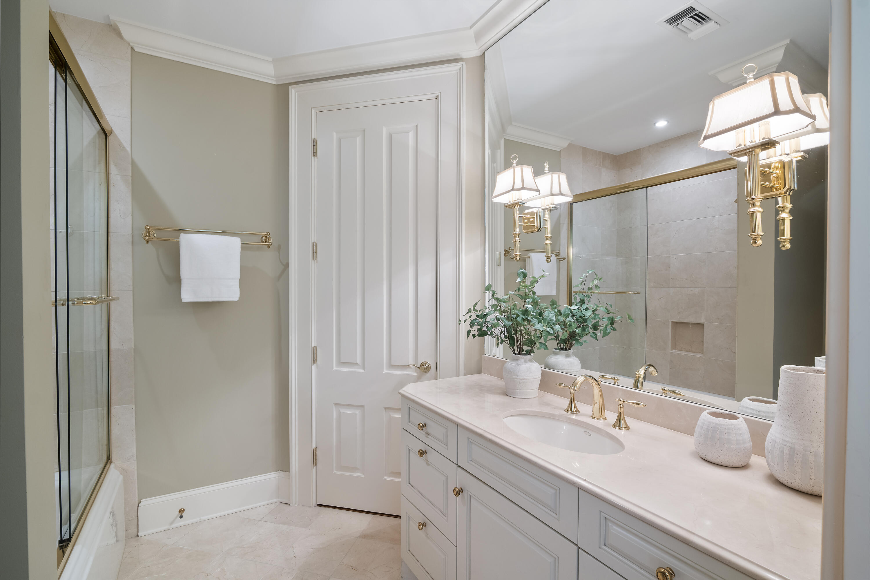 1 Vendue Range, Unit L Charleston, SC 29401 - Photo 39 of 41 Bedroom Three Bath