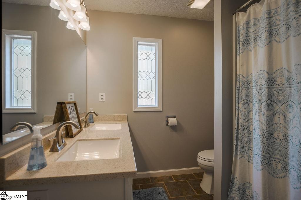 410 Roberts Road Taylors, SC 29687 - Photo 31 of 36 Gallery Image 31