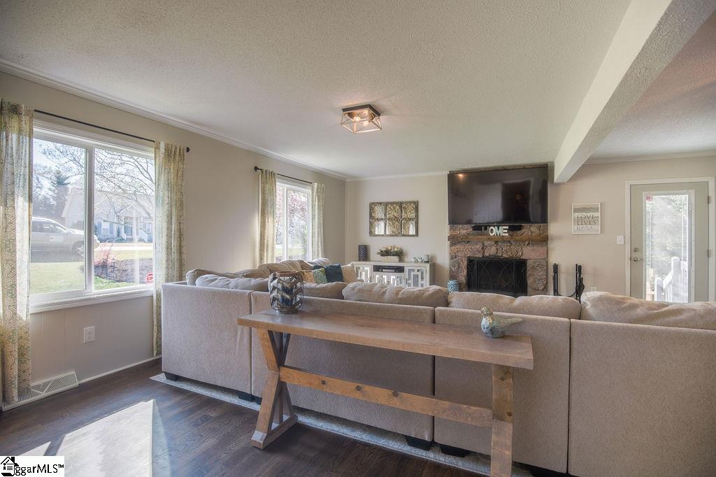 410 Roberts Road Taylors, SC 29687 - Photo 5 of 36 Gallery Image 5