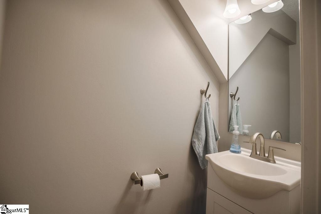 410 Roberts Road Taylors, SC 29687 - Photo 8 of 36 Gallery Image 8