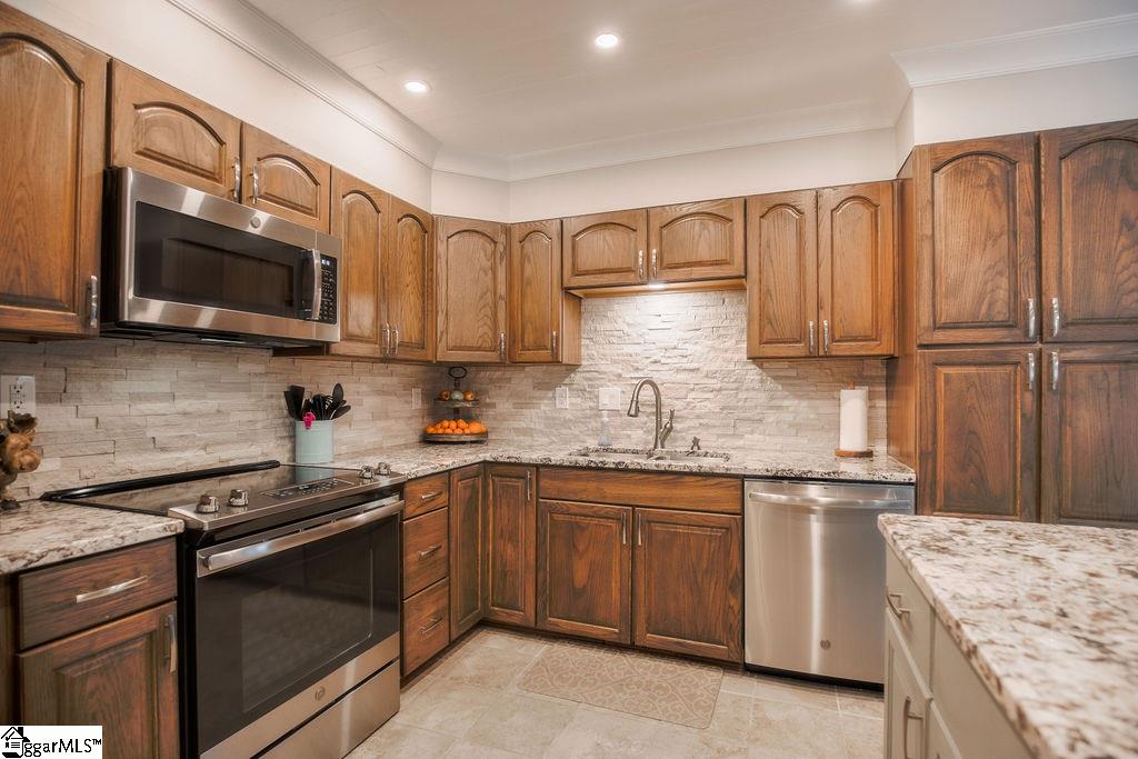 410 Roberts Road Taylors, SC 29687 - Photo 10 of 36 Gallery Image 10