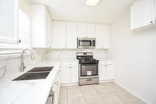 $2,400 | 4426 Topaz Trail Drive, Sugar Land, TX 77479