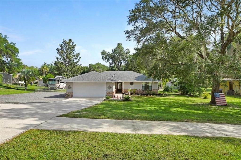 235 West Retta Street De Leon Springs, FL 32130 - Photo 2 of 32