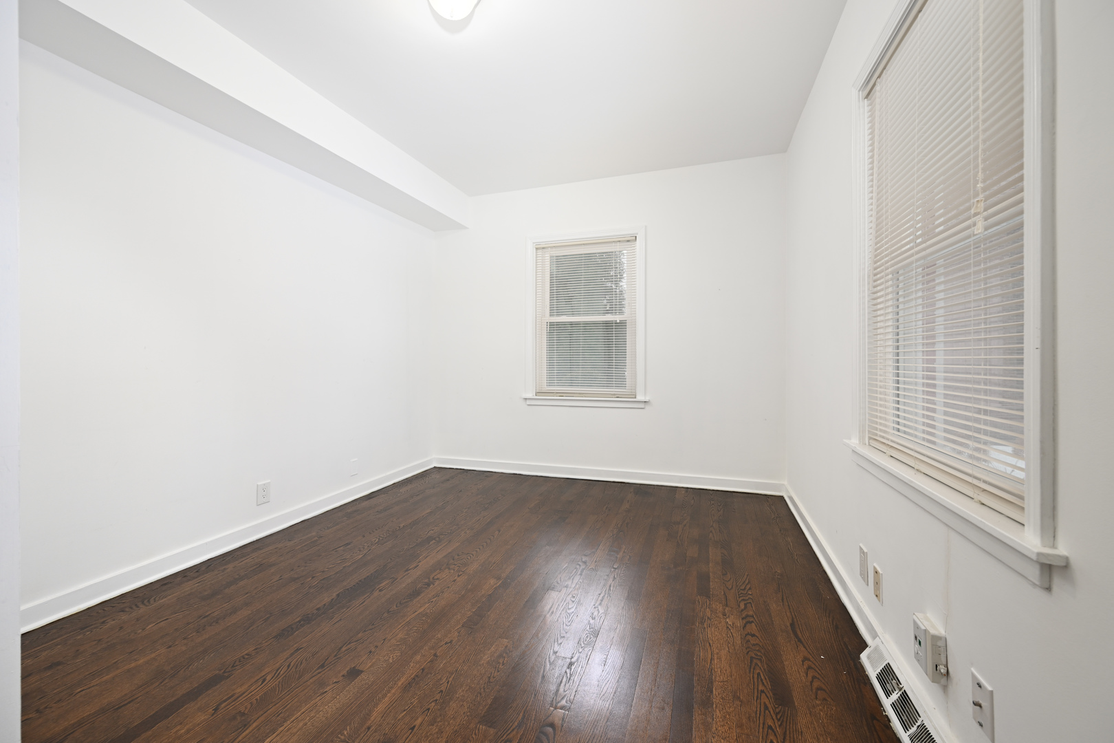 360 Erie Circle Bloomingdale, IL 60108 - Photo 11 of 30 an empty room with wooden floor and windows