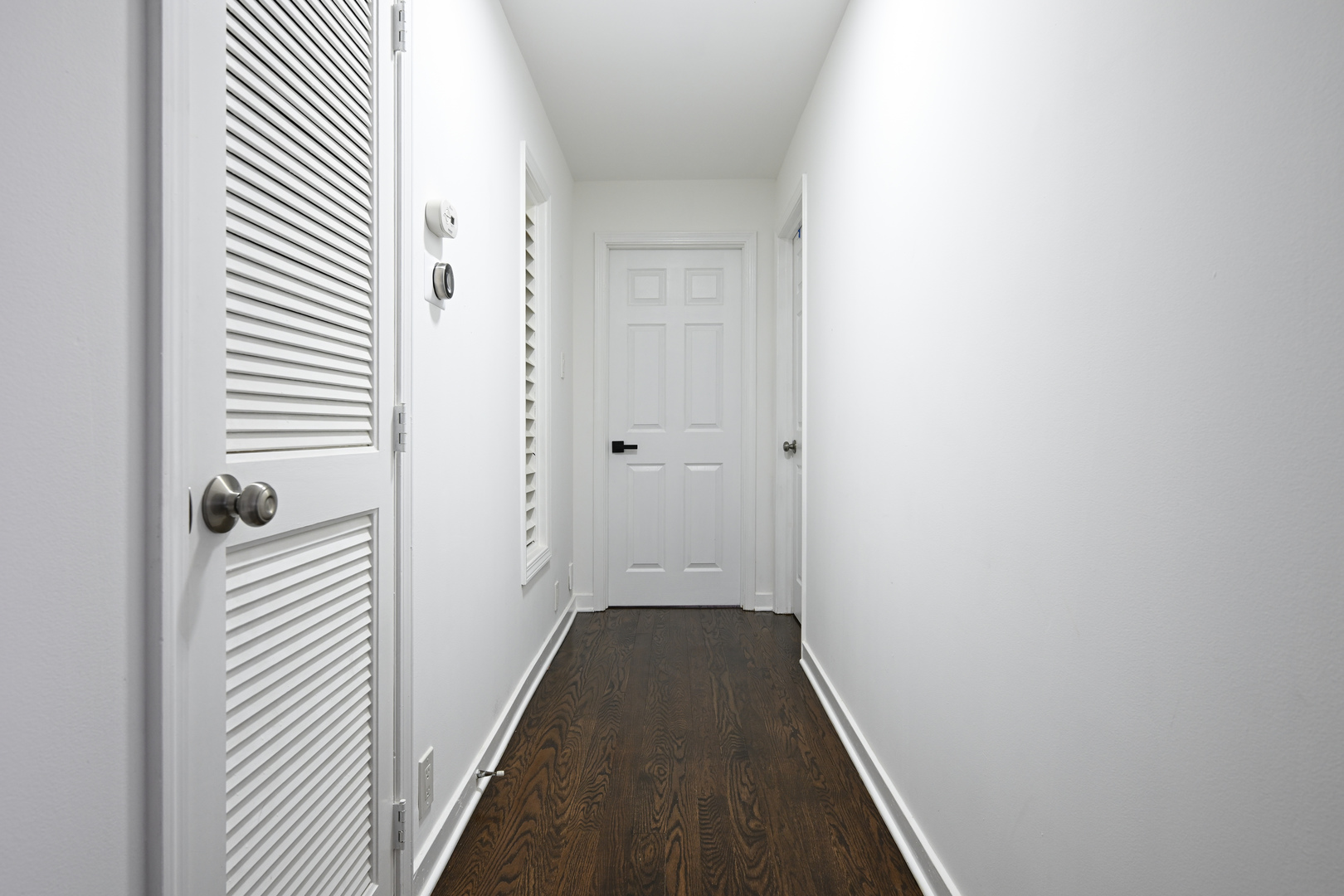 360 Erie Circle Bloomingdale, IL 60108 - Photo 19 of 30 a view of a hallway with a white walls