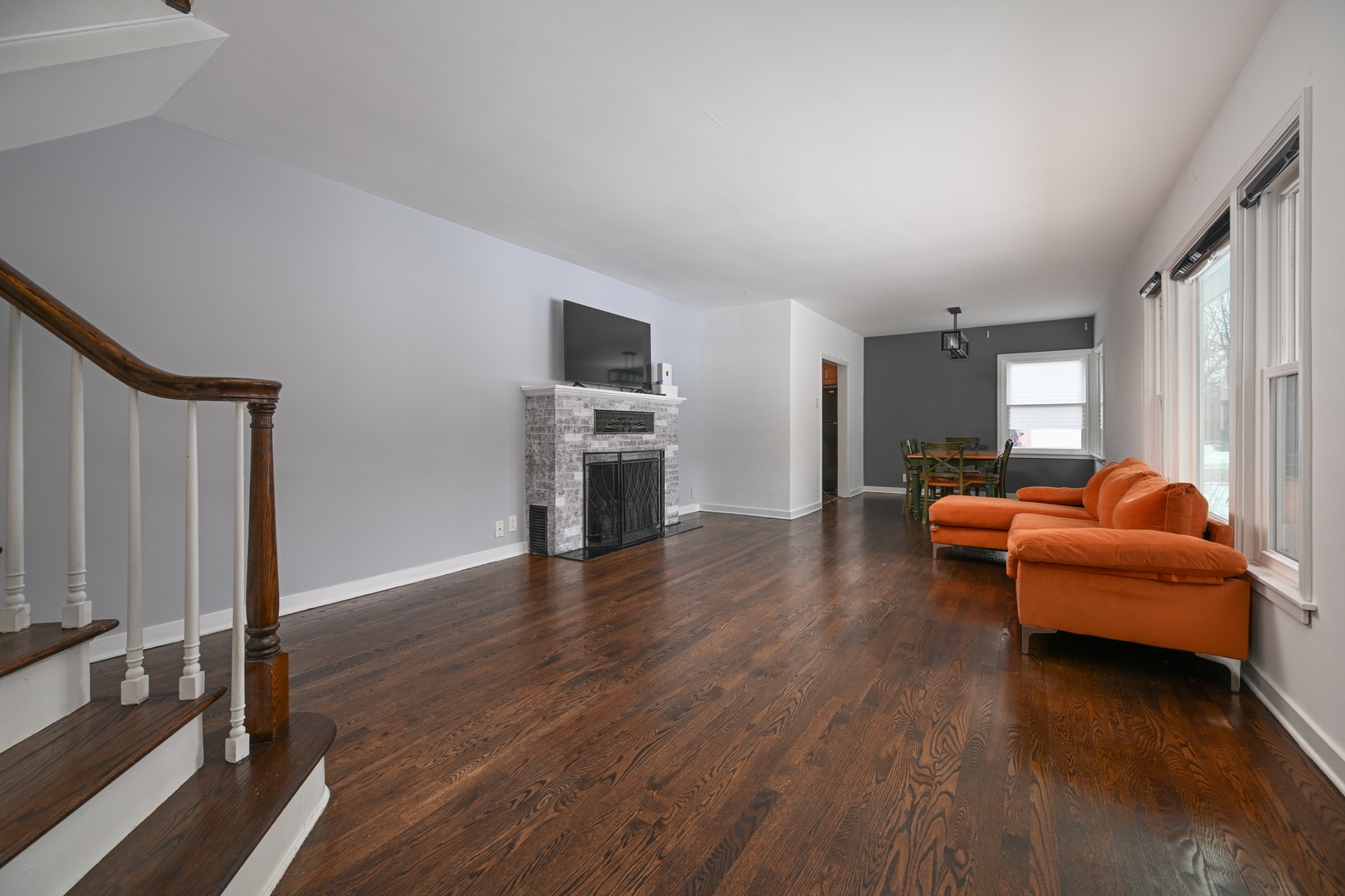 360 Erie Circle Bloomingdale, IL 60108 - Photo 2 of 30 a living room with furniture and a wooden floor