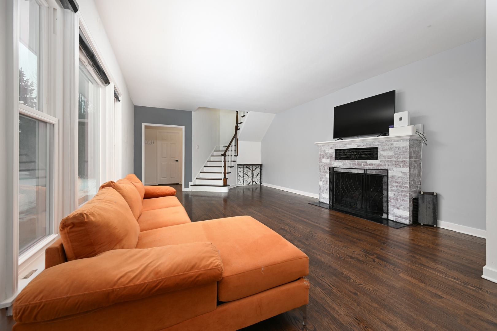 360 Erie Circle Bloomingdale, IL 60108 - Photo 4 of 30 a bedroom with furniture and a flat screen tv