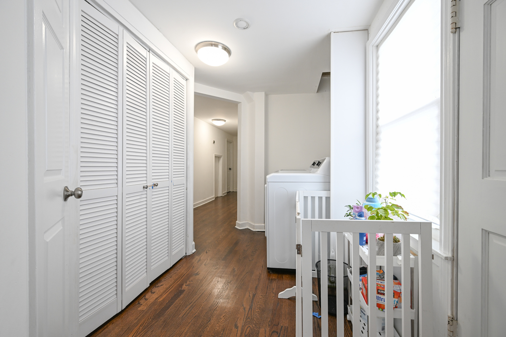 360 Erie Circle Bloomingdale, IL 60108 - Photo 10 of 30 a view of an entryway with wooden floor