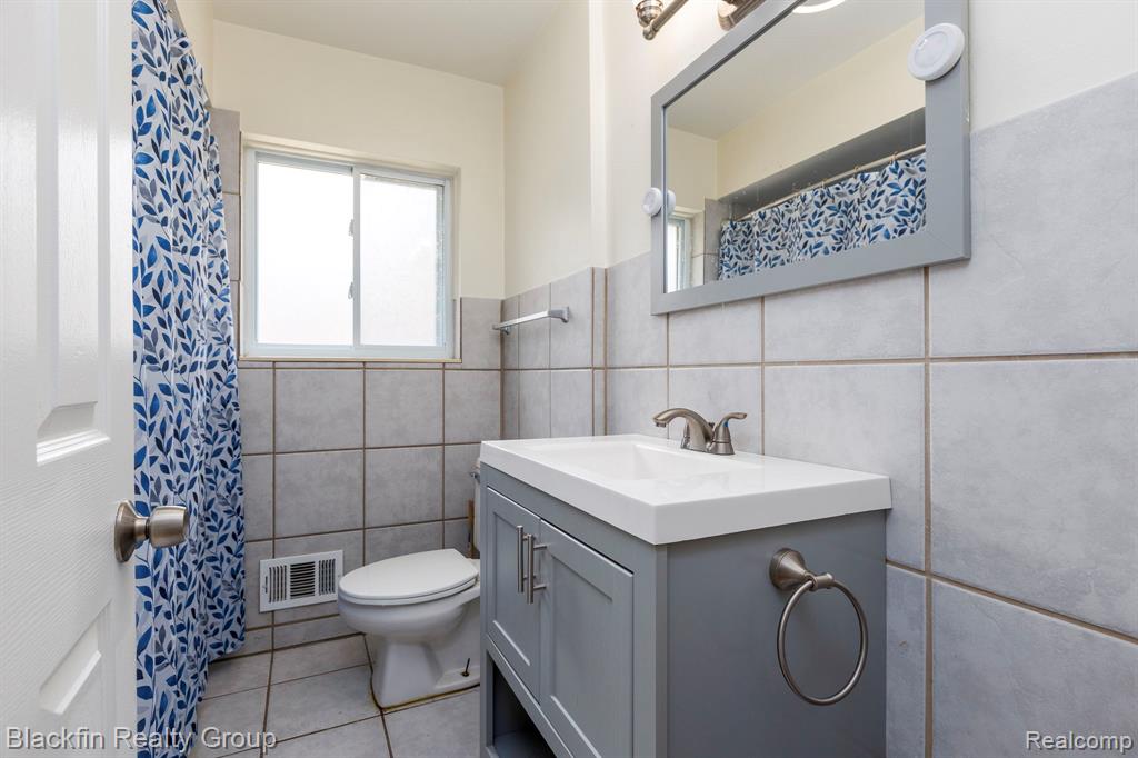 24641 Ridgedale Street Oak Park, MI 48237 - Photo 18 of 27