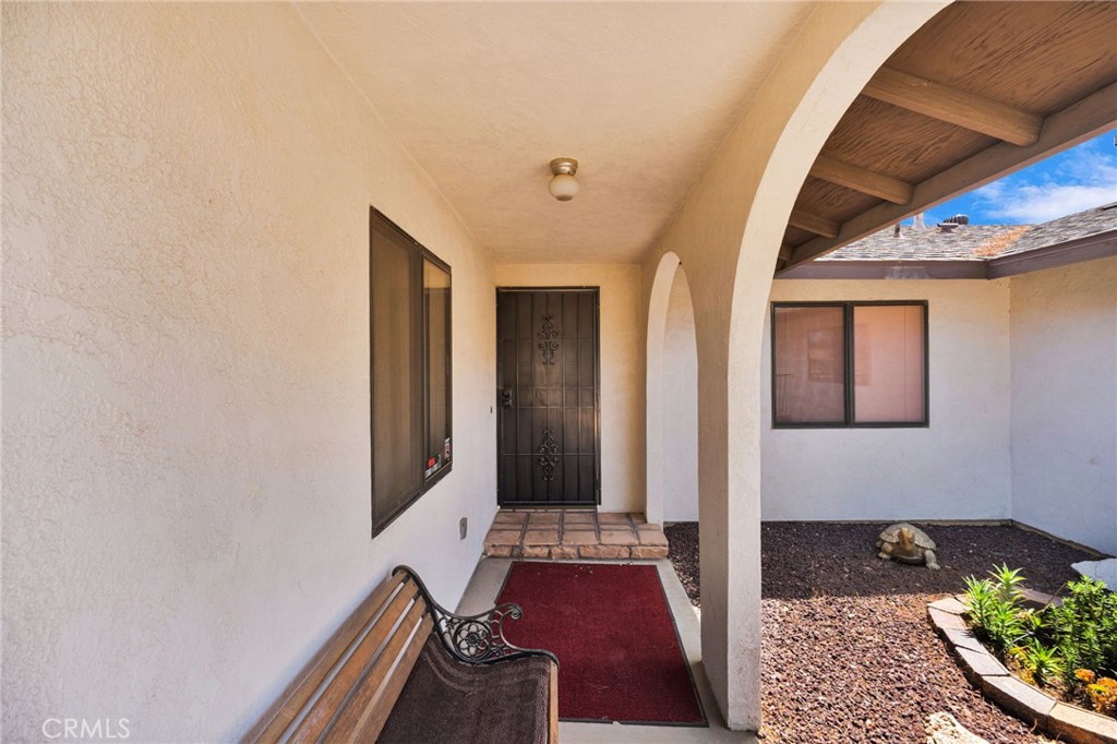 19031 Shoshonee Road Apple Valley, CA 92307 - Photo 4 of 43