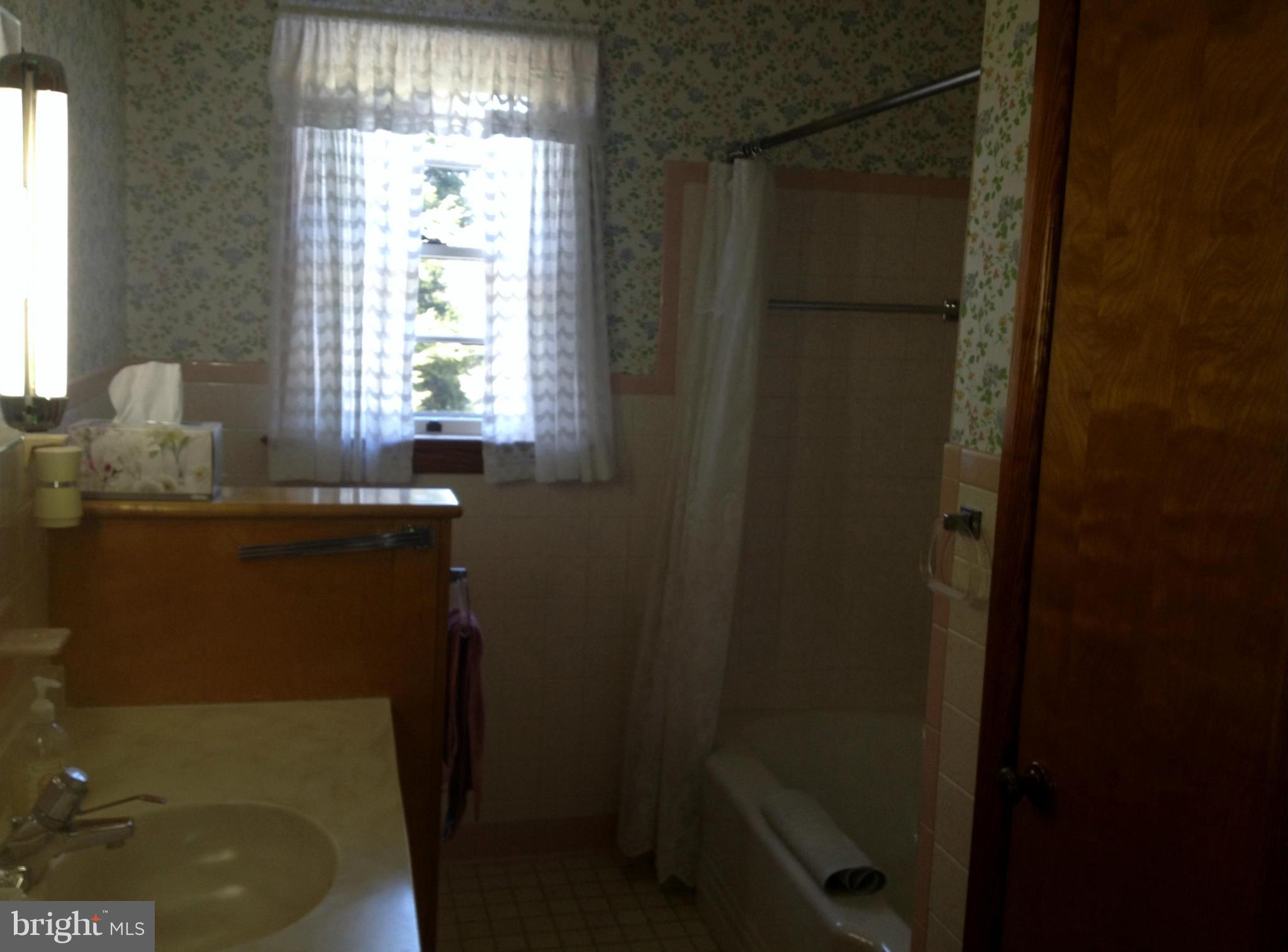 17940 Pin Oak Road Hagerstown, MD 21740 - Photo 11 of 24 Bath