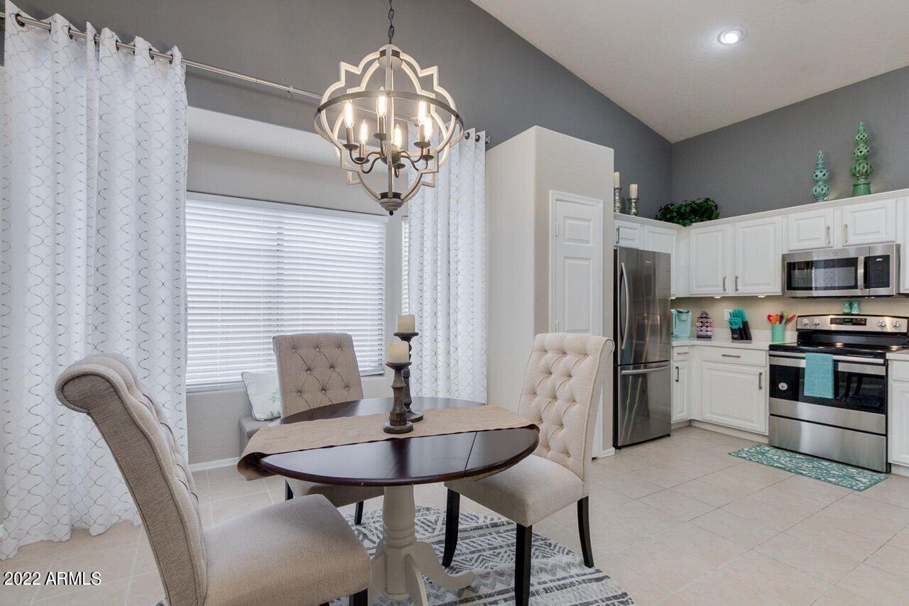 3228 East Sandy Way Gilbert, AZ 85297 - Photo 13 of 34 12-Breakfast Room