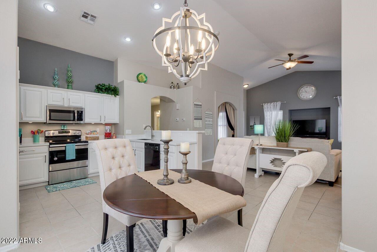 3228 East Sandy Way Gilbert, AZ 85297 - Photo 14 of 34 13-Breakfast Room