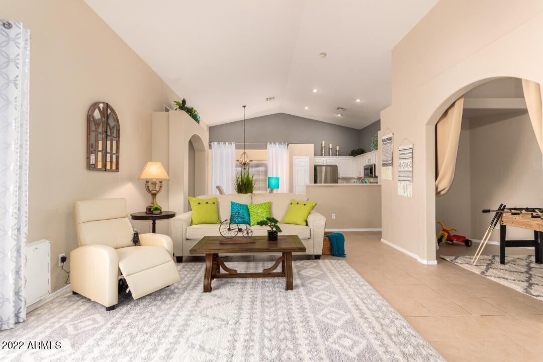 3228 East Sandy Way Gilbert, AZ 85297 - Photo 7 of 34 06-Living Room