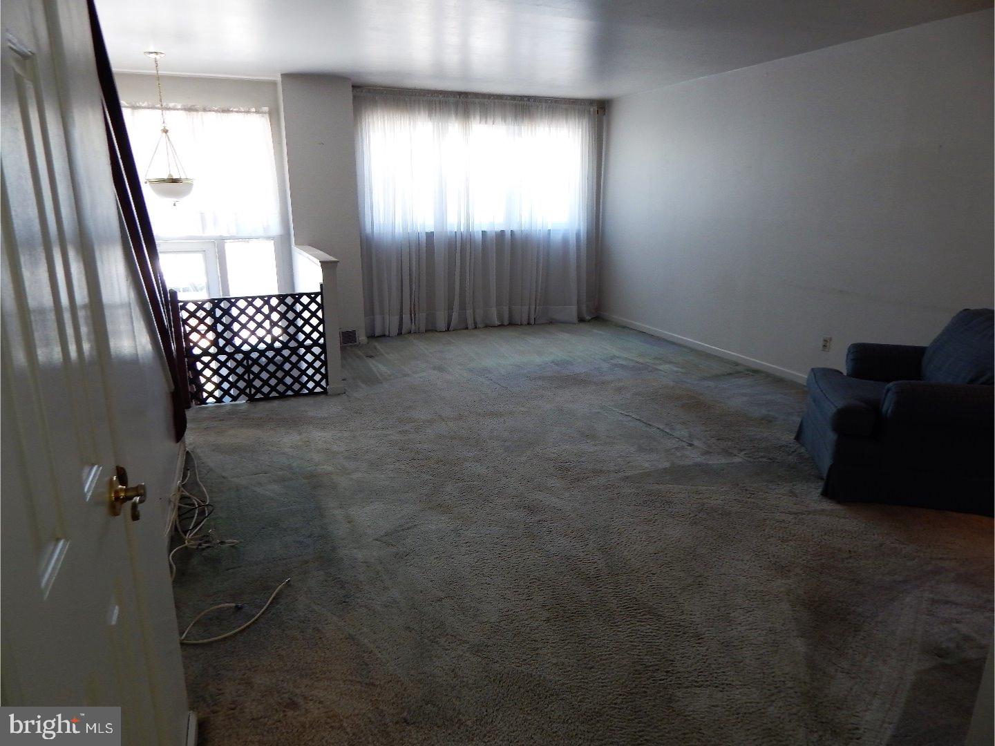 3274 Birch Road Philadelphia, PA 19154 - Photo 3 of 21 Living Room