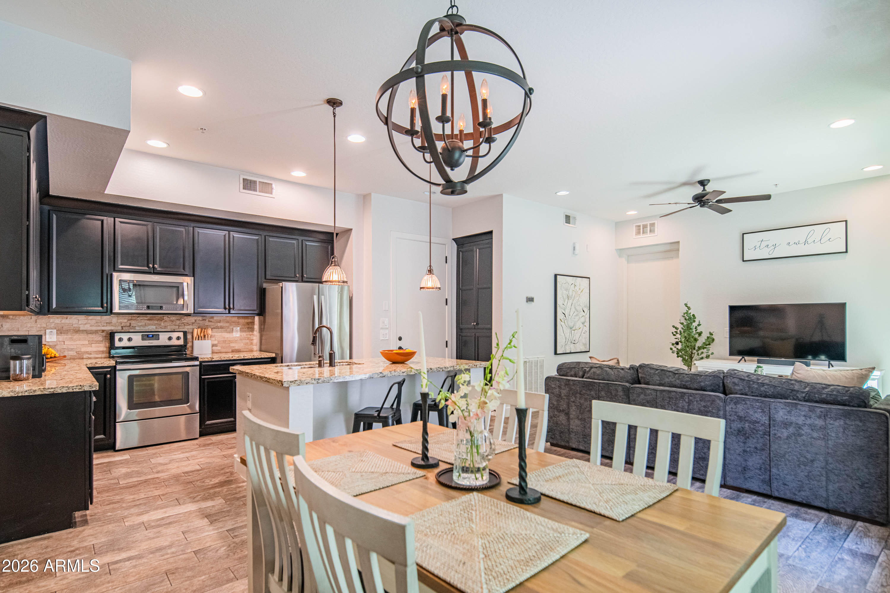 6565 East Thomas Road, Unit 1129 Scottsdale, AZ 85251 - Photo 4 of 31 Lofty 10ft Ceilings Throughout