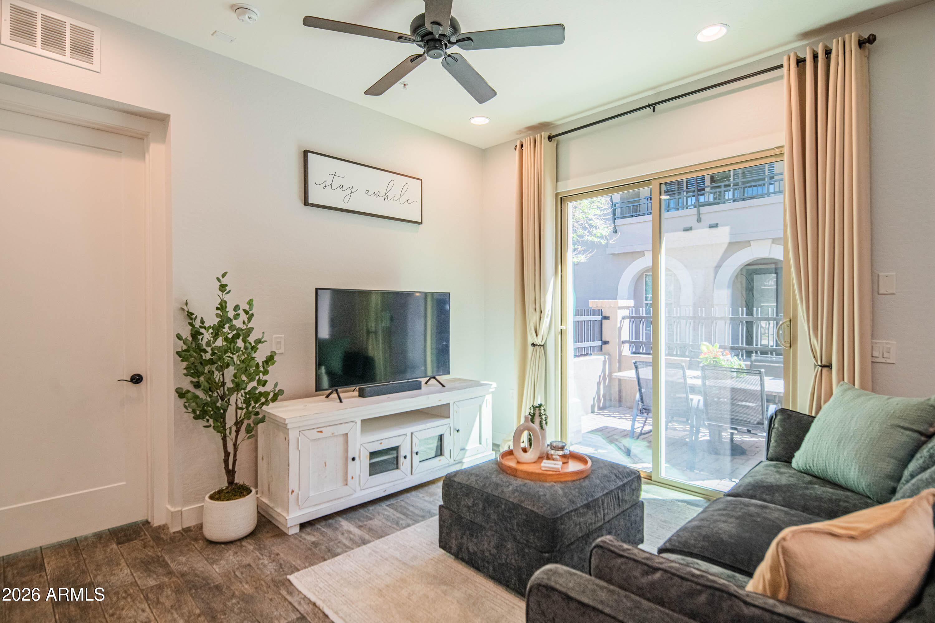 6565 East Thomas Road, Unit 1129 Scottsdale, AZ 85251 - Photo 5 of 31 Light & Bright Den