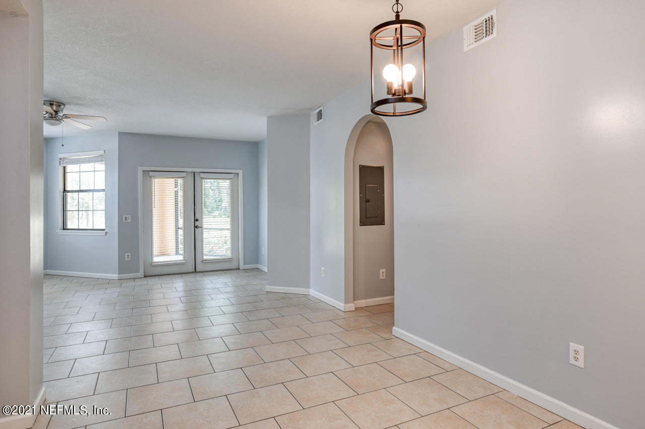 3400 Haley Pointe Road St. Augustine, FL 32084 - Photo 8 of 41 an empty room with mirror and windows