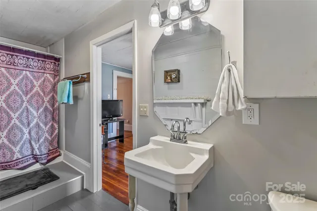 $230,000 | 202 East Central Avenue, Catawba, NC 28609