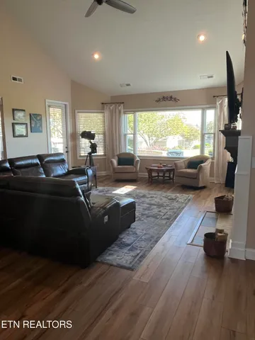 $739,900 | 224 Kingbird Drive, Vonore, TN 37885