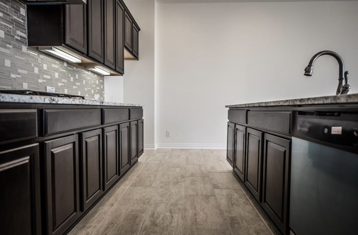 3223 Harmony Creek Lane Spring, TX 77386 - Photo 9 of 34 a kitchen with a stove and a microwave