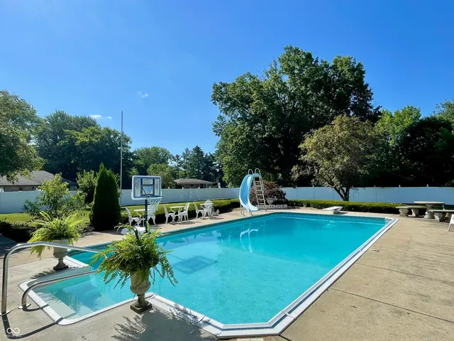 $425,000 | 800 Walton Drive, Plainfield, IN 46168