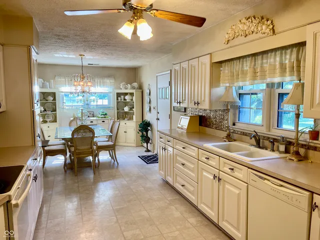 $425,000 | 800 Walton Drive, Plainfield, IN 46168