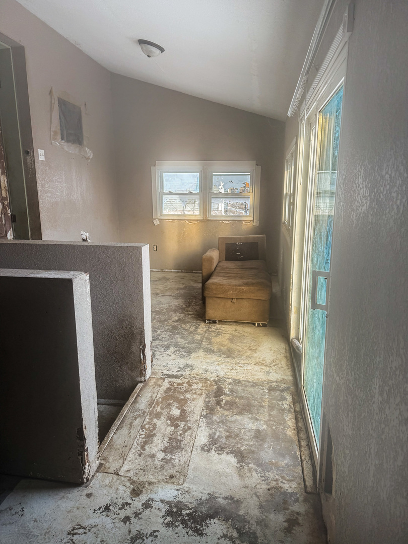 205 Shellhammer Street Harmon, IL 61042 - Photo 6 of 9 a very nice looking room with a large window