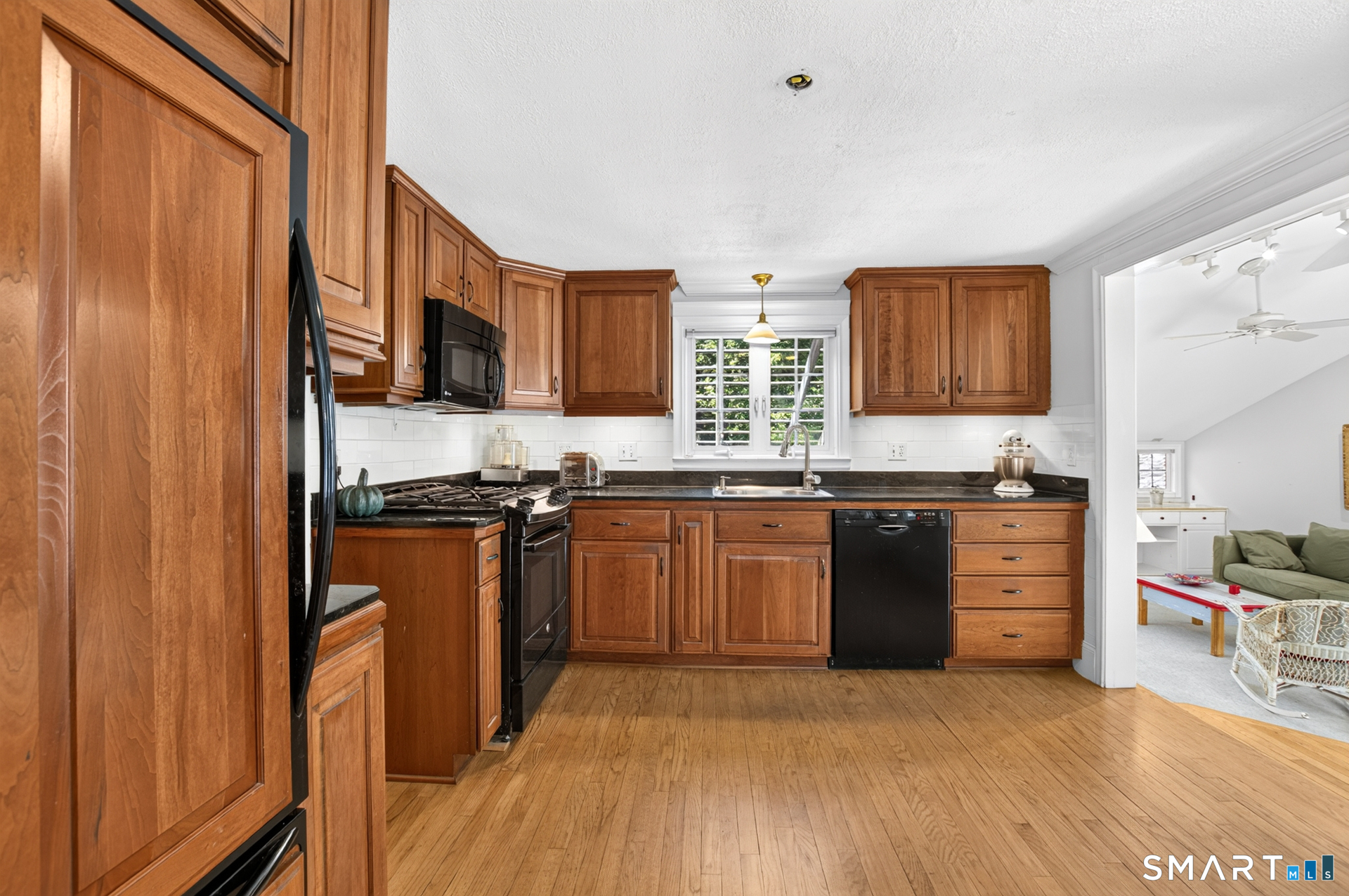 293 Firetown Road Simsbury, CT 06070 - Photo 10 of 40