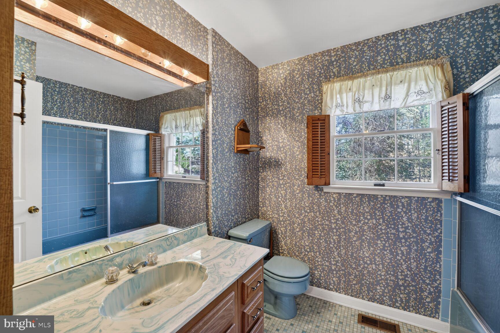 995 St George Barber Road Davidsonville, MD 21035 - Photo 26 of 35 Hall bathroom with shower/tub