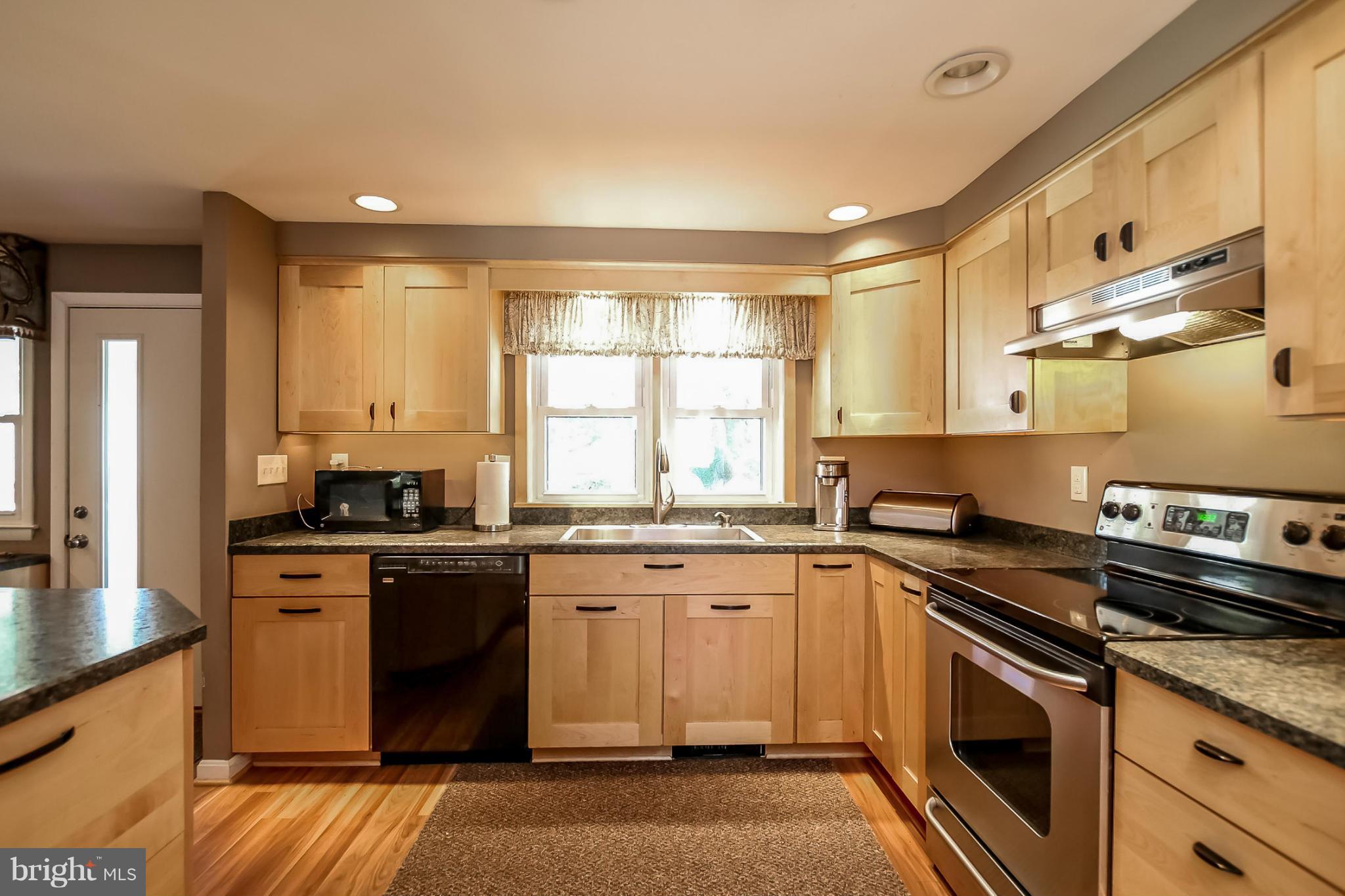 802 Seaword Road Baltimore, MD 21286 - Photo 8 of 28 Kitchen
