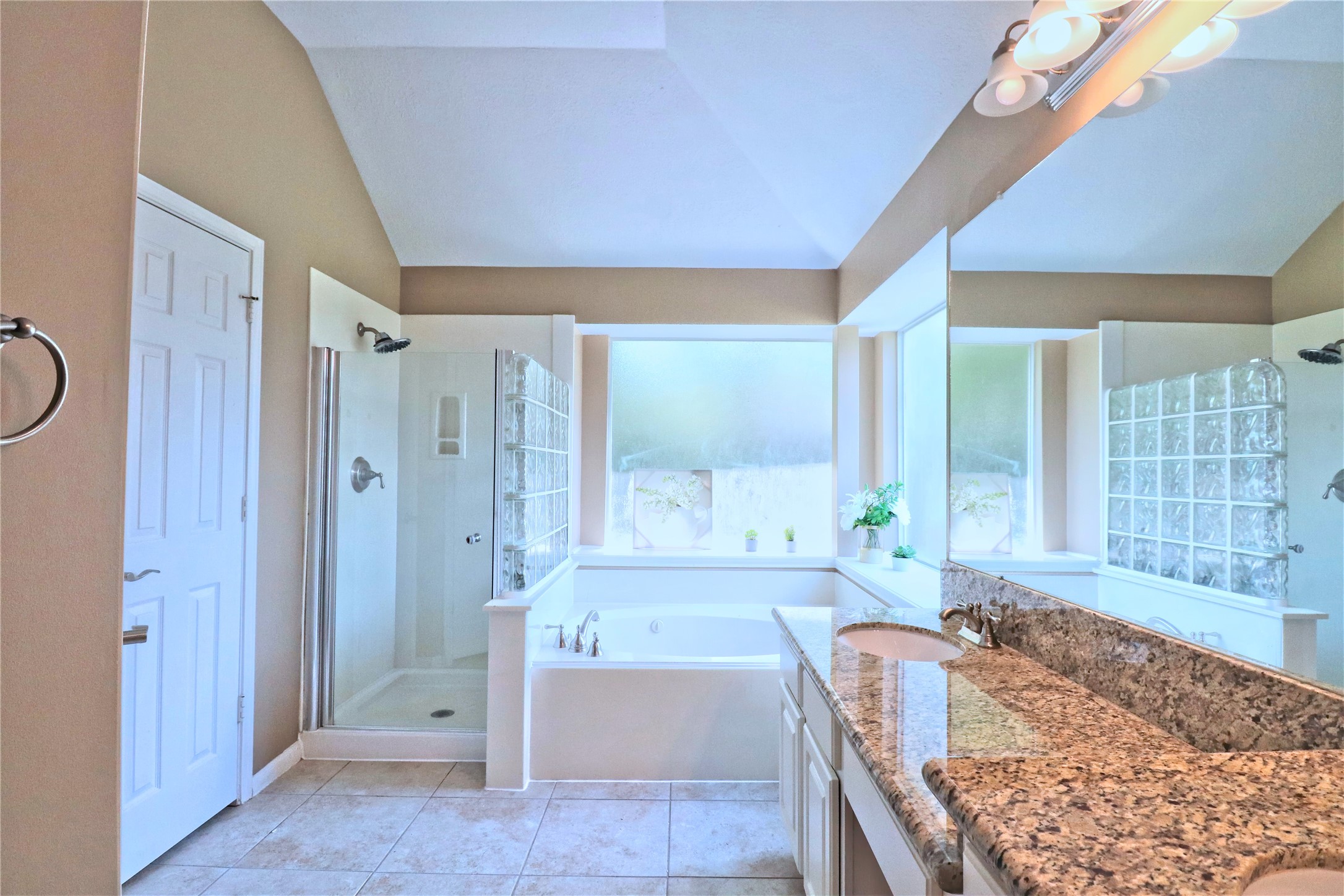 4530 Springfield Lakes Street Sugar Land, TX 77479 - Photo 14 of 32 Spacious primary bathroom with separate shower , jacuzzi tub and and two sinks