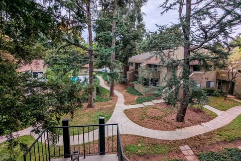 a view of a water fountain in the middle of a city