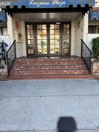 $2,450 | 18530 Hatteras Street, Unit 326, Tarzana, CA 91356