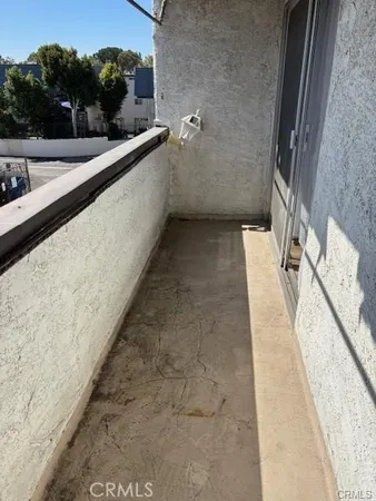$2,450 | 18530 Hatteras Street, Unit 326, Tarzana, CA 91356